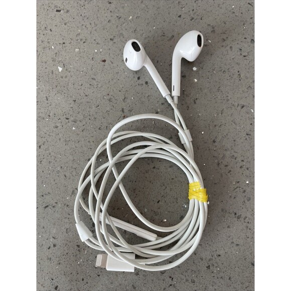 Genuine Apple Earpods Lightning End Earbuds White OEM A1748 Tested - Picture 1 of 9